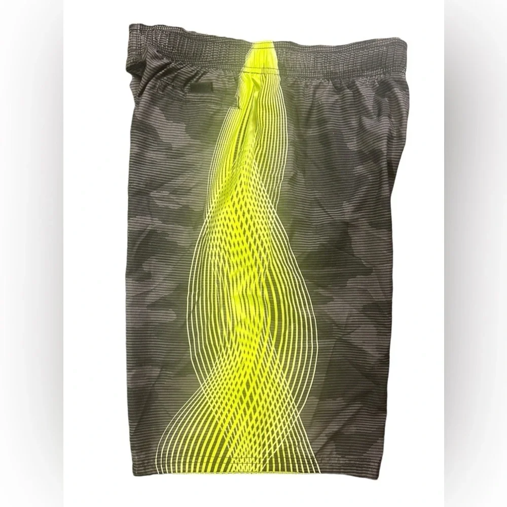 Nike Boys’ 9 in. Camo-Tion Wave Volley Swim Shorts XL